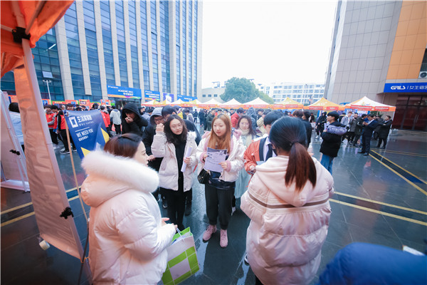 初高中女生毕业学什么技术好？