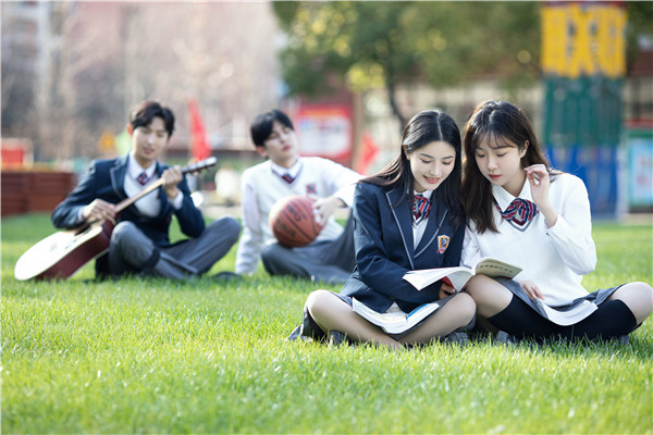 初高中毕业的学生,学习成绩不好学什么技术好?